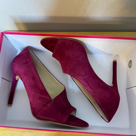 Vince Camuto Rallien Sude Peep Toe Pump Heels - Picture 7 of 7